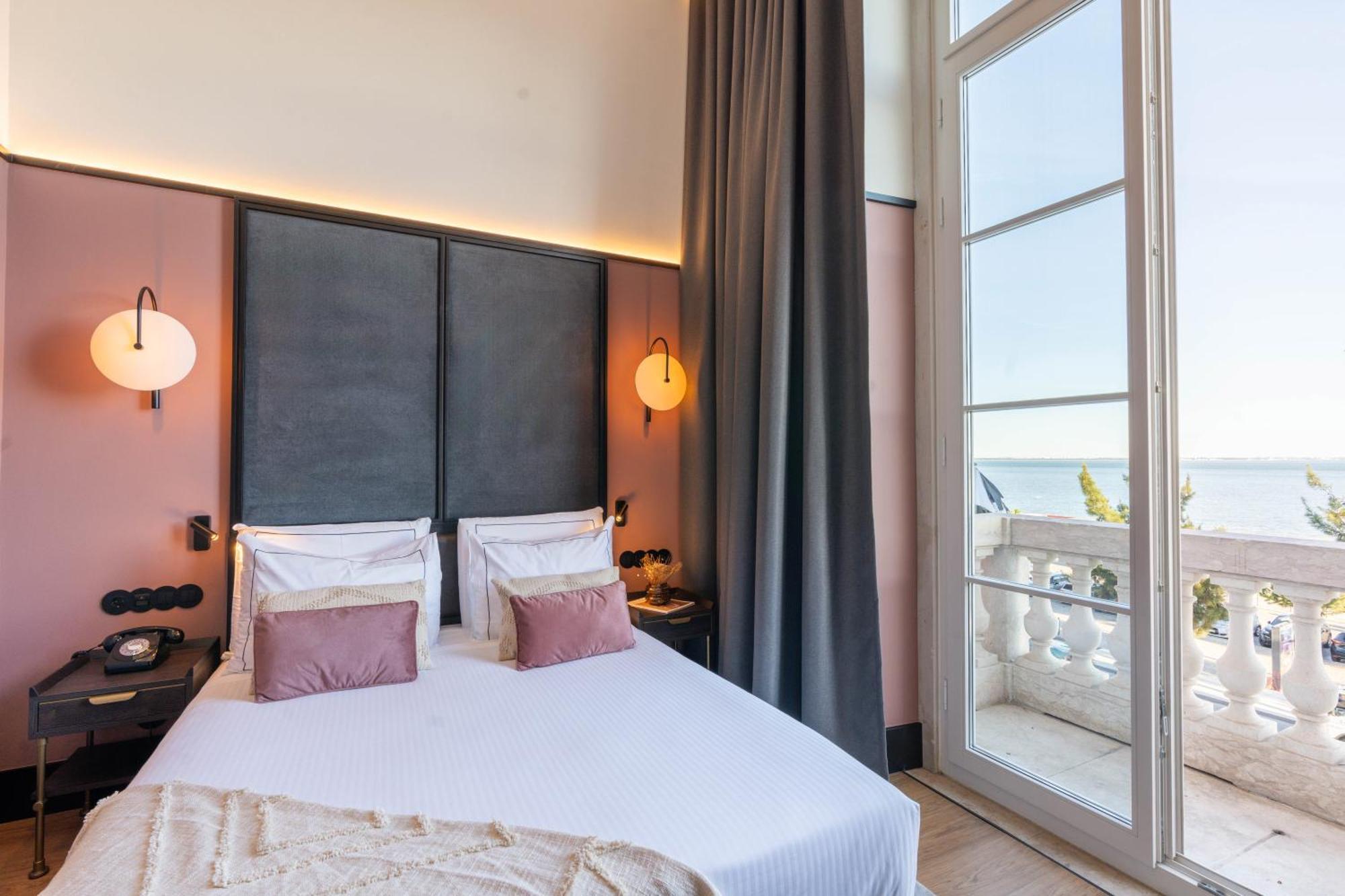 Quarto Duplo com Varanda e Vista do Rio