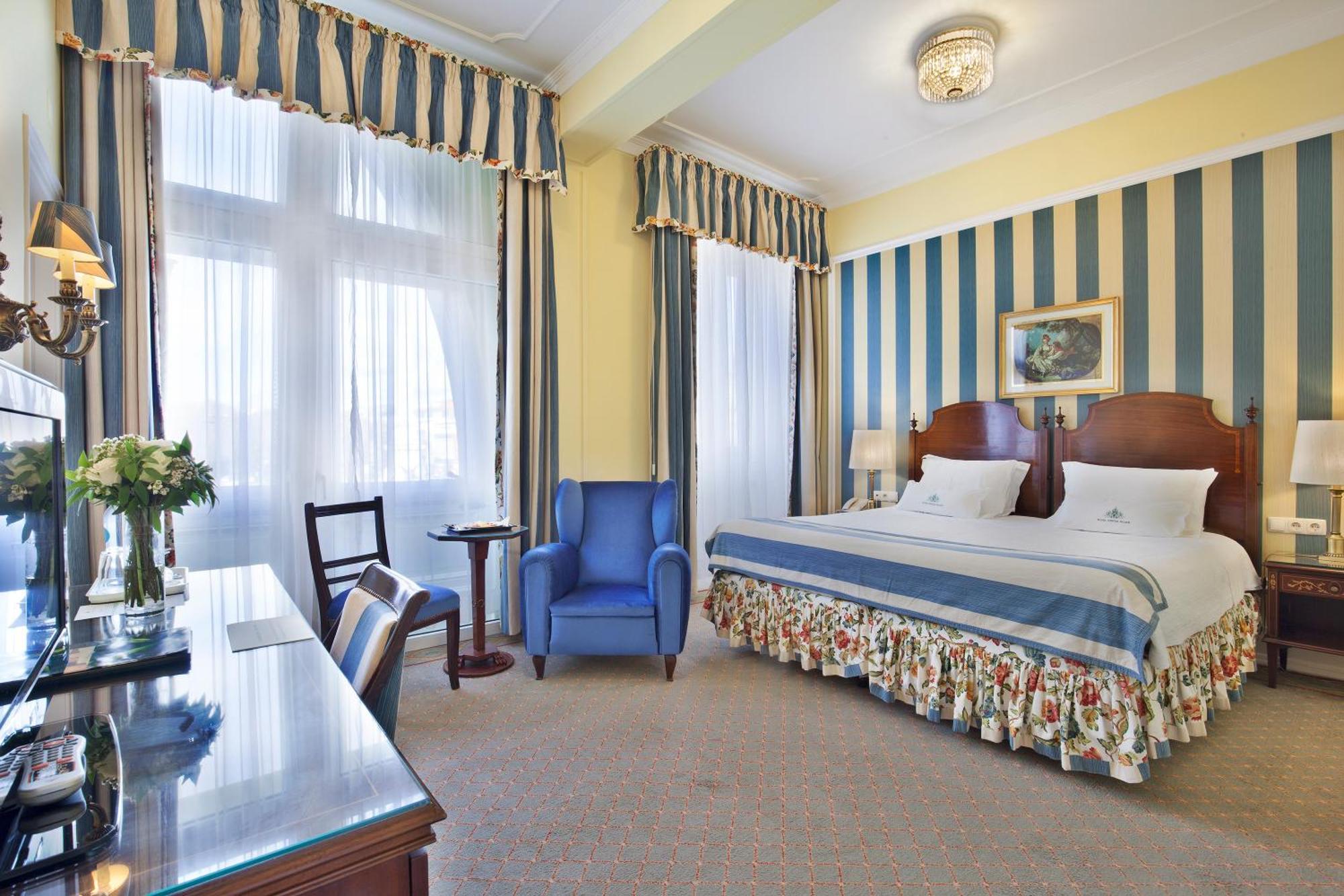 Superior Double or Twin Room,703657939:JPEG