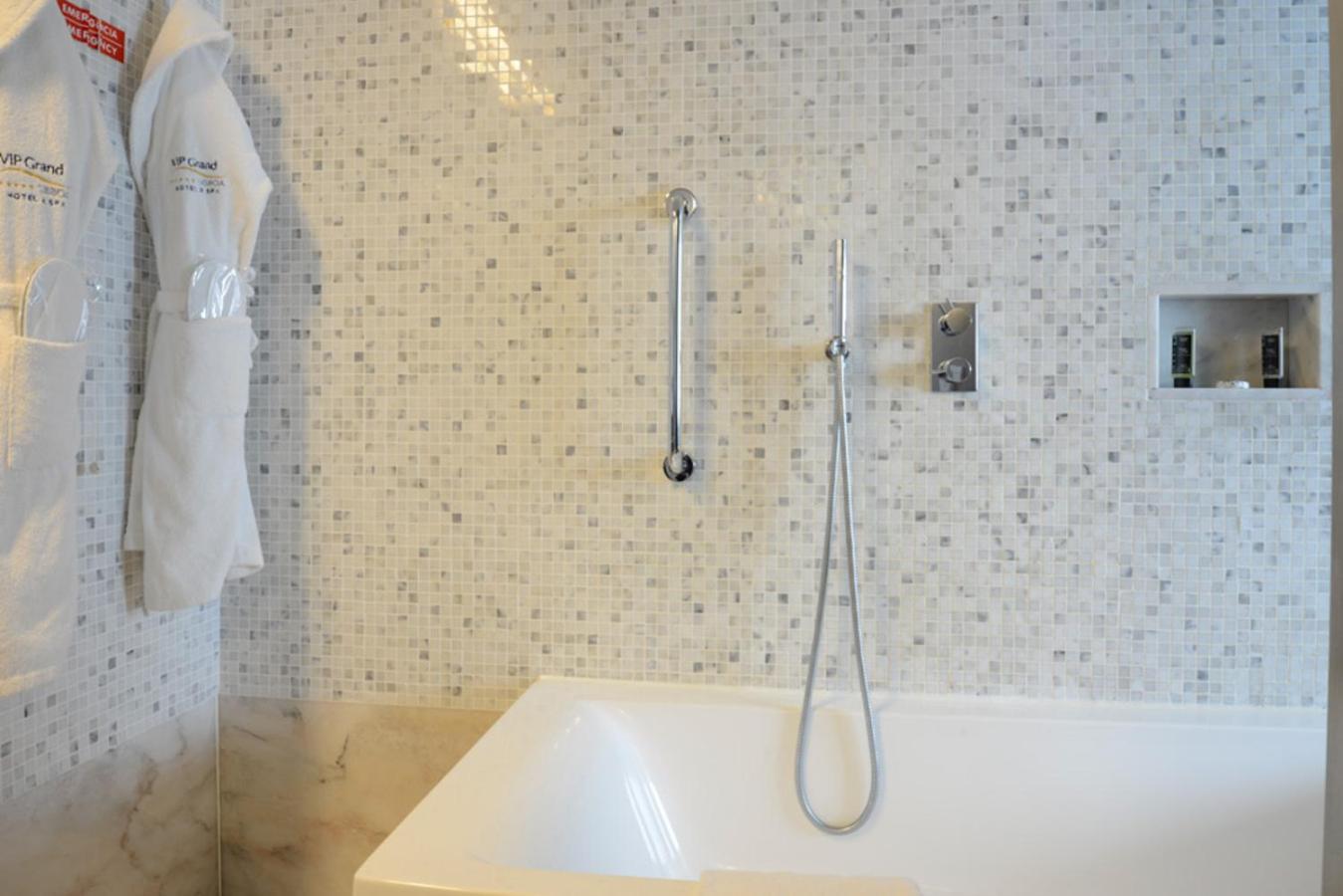 Quarto Twin Standard