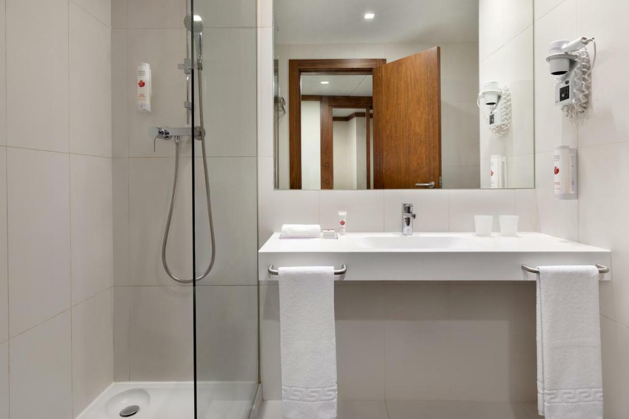Quarto Superior com 2 Camas de Solteiro e Vista do Jardim - Não Fumantes