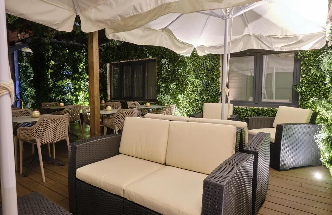 Duplo Charme Boutique Hotel-1