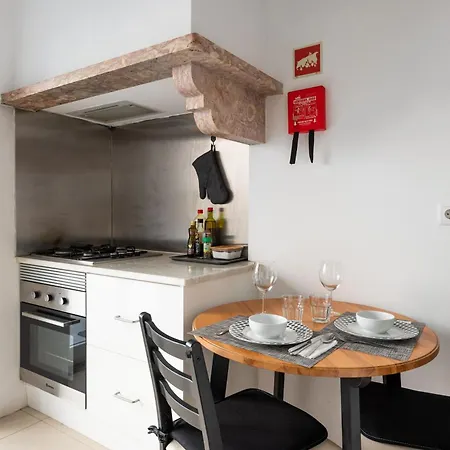 Dumont Lisbon Guesthouse-2