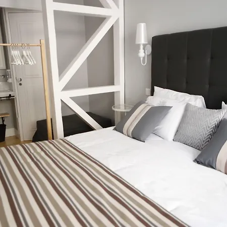 B In B Lisbon Downtown Suites-3